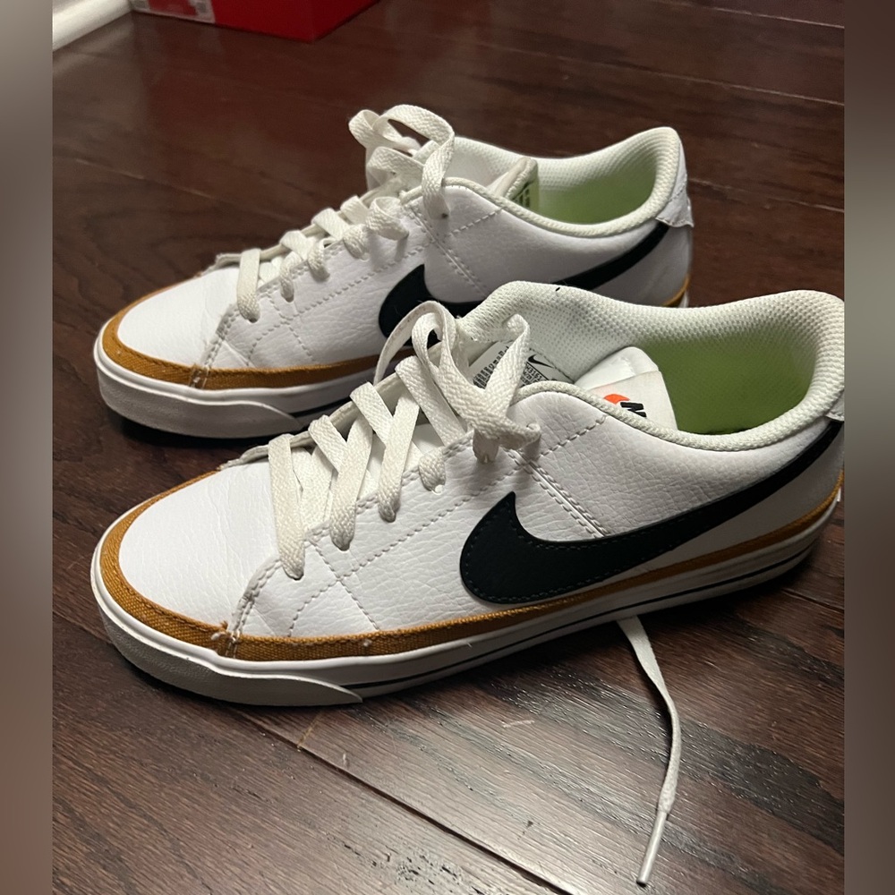 Nike Court Legacy